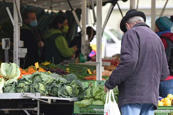 The weekly market in Gmunden was reopened on April 14, 2020 after the four-week Corona lock.
