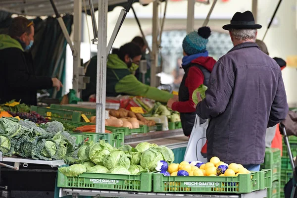 Gmunden 'deki haftalık pazar, dört haftalık Corona kilidinden sonra 14 Nisan 2020' de yeniden açıldı..