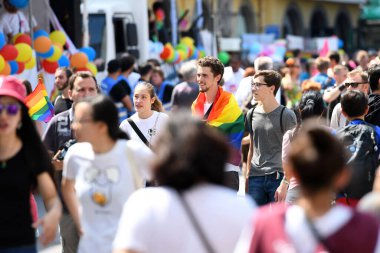 CSD 'nin Münih' teki geçit töreni, her yıl Münih 'te gerçekleşen siyasi bir gösteri ve renkli bir geçit törenidir. Eşcinsellerin ve lezbiyenlerin eşitliğine adanmıştır..