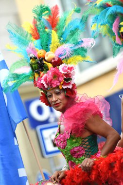 CSD 'nin Münih' teki geçit töreni, her yıl Münih 'te gerçekleşen siyasi bir gösteri ve renkli bir geçit törenidir. Eşcinsellerin ve lezbiyenlerin eşitliğine adanmıştır..