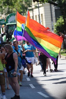 CSD 'nin Münih' teki geçit töreni, her yıl Münih 'te gerçekleşen siyasi bir gösteri ve renkli bir geçit törenidir. Eşcinsellerin ve lezbiyenlerin eşitliğine adanmıştır..