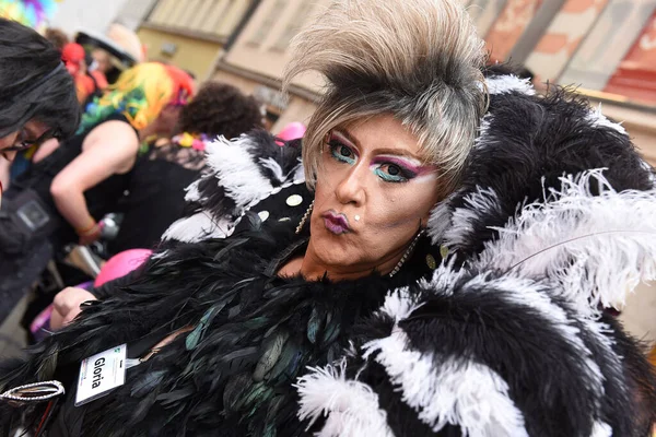 CSD 'nin Münih' teki geçit töreni, her yıl Münih 'te gerçekleşen siyasi bir gösteri ve renkli bir geçit törenidir. Eşcinsellerin ve lezbiyenlerin eşitliğine adanmıştır..