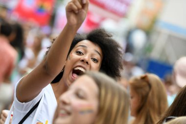 CSD 'nin Münih' teki geçit töreni, her yıl Münih 'te gerçekleşen siyasi bir gösteri ve renkli bir geçit törenidir. Eşcinsellerin ve lezbiyenlerin eşitliğine adanmıştır..