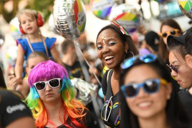 CSD 'nin Münih' teki geçit töreni, her yıl Münih 'te gerçekleşen siyasi bir gösteri ve renkli bir geçit törenidir. Eşcinsellerin ve lezbiyenlerin eşitliğine adanmıştır..