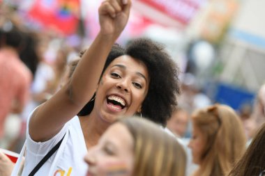 CSD 'nin Münih' teki geçit töreni, her yıl Münih 'te gerçekleşen siyasi bir gösteri ve renkli bir geçit törenidir. Eşcinsellerin ve lezbiyenlerin eşitliğine adanmıştır..