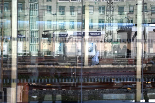 Duesseldorf Central Station Reflected Glass Facade — Stock Photo, Image