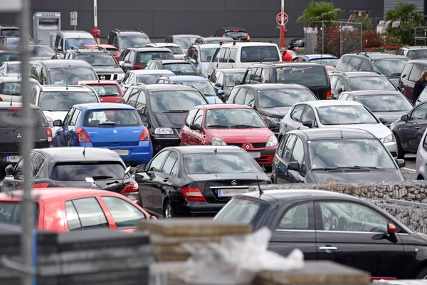 Corona Krizi - Hırdavat dükkanları 14 Nisan 2020 'de dört haftalık Corona kilidinden sonra yeniden açıldı