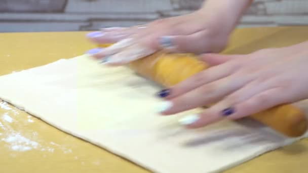 Girl chef rolls out the dough with a rolling pin — Stock Video