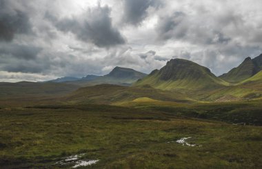 İskoç manzara bulutlu doğa çekimi 