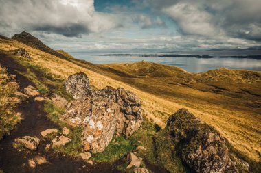 İskoç manzara bulutlu doğa çekimi