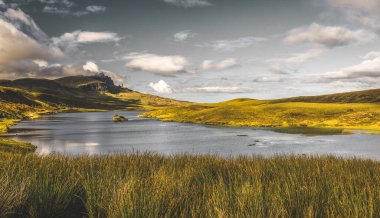 İskoç manzara bulutlu doğa çekimi