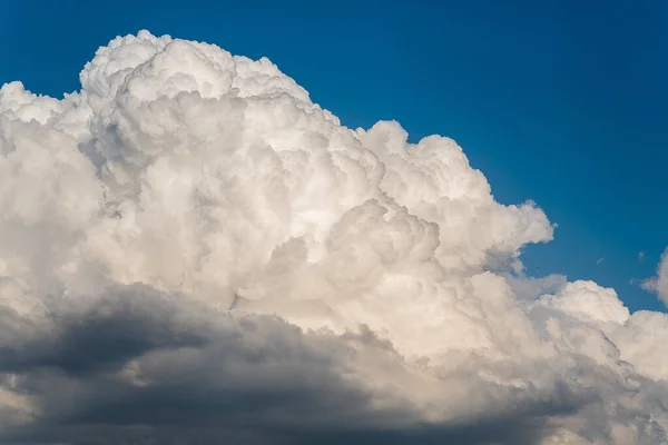 Bulutlar yazın telelenlerle çekiliyor.