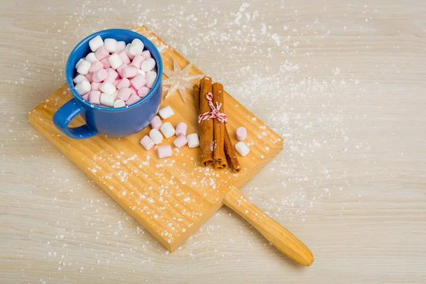 Stüdyoda Noel yemeği ve tatlıları