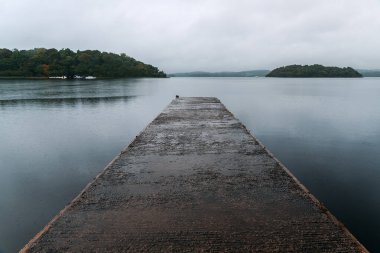 Kerry yakınlarındaki İrlanda gölünde rıhtım.