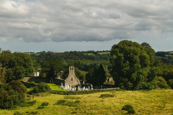 Dowth Ireland 'daki kilise ve mezarlık
