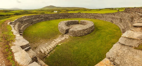 İrlanda 'daki Cahergall taş kalesi