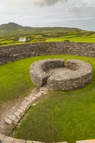 İrlanda 'daki Staigue taş kalesi