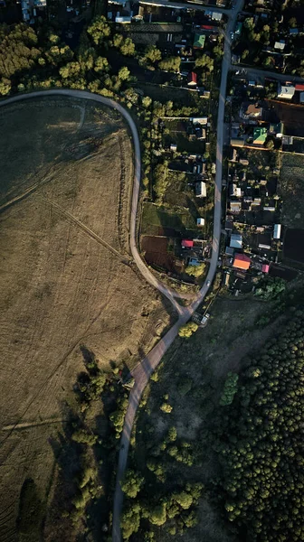 Köydeki köy yolu.