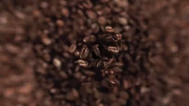 咖啡豆跳跃在超级慢动作4K — 图库视频影像