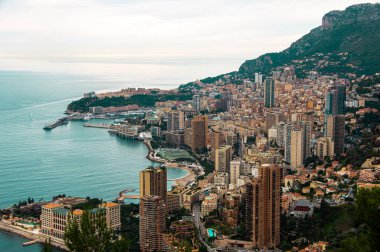 Büyük Corniche yolundan Monako 'nun havadan görünüşü