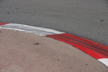 Yarış pistinden dön.