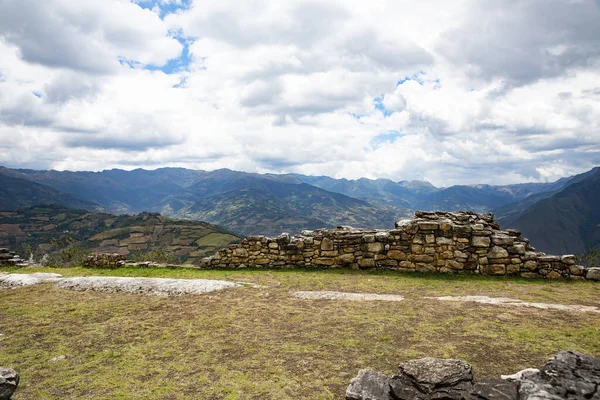 Kuelap ya da Cuelap, Peru 'nun Amazonas bölgesinin güneyindeki Mara ve Trigo kasabalarının yakınlarındaki dağlarda bulunan bir yerleşim yeridir. Chachapoyas kültürü tarafından inşa edildi..