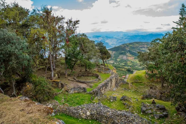 Kuelap ya da Cuelap, Peru 'nun Amazonas bölgesinin güneyindeki Mara ve Trigo kasabalarının yakınlarındaki dağlarda bulunan bir yerleşim yeridir. Chachapoyas kültürü tarafından inşa edildi..
