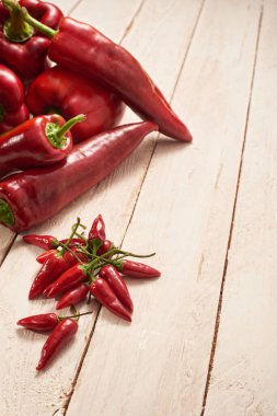 Sağlıklı yiyecekler, salata parçaları.