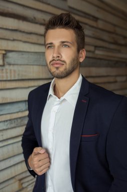 office ayakta işyerinde iş adamı. Geleceğe görüntüleyin. Başarı iş kavramı.