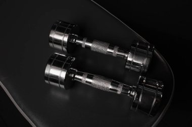 Halter salonunda sandalyeye. Spor kavramı.