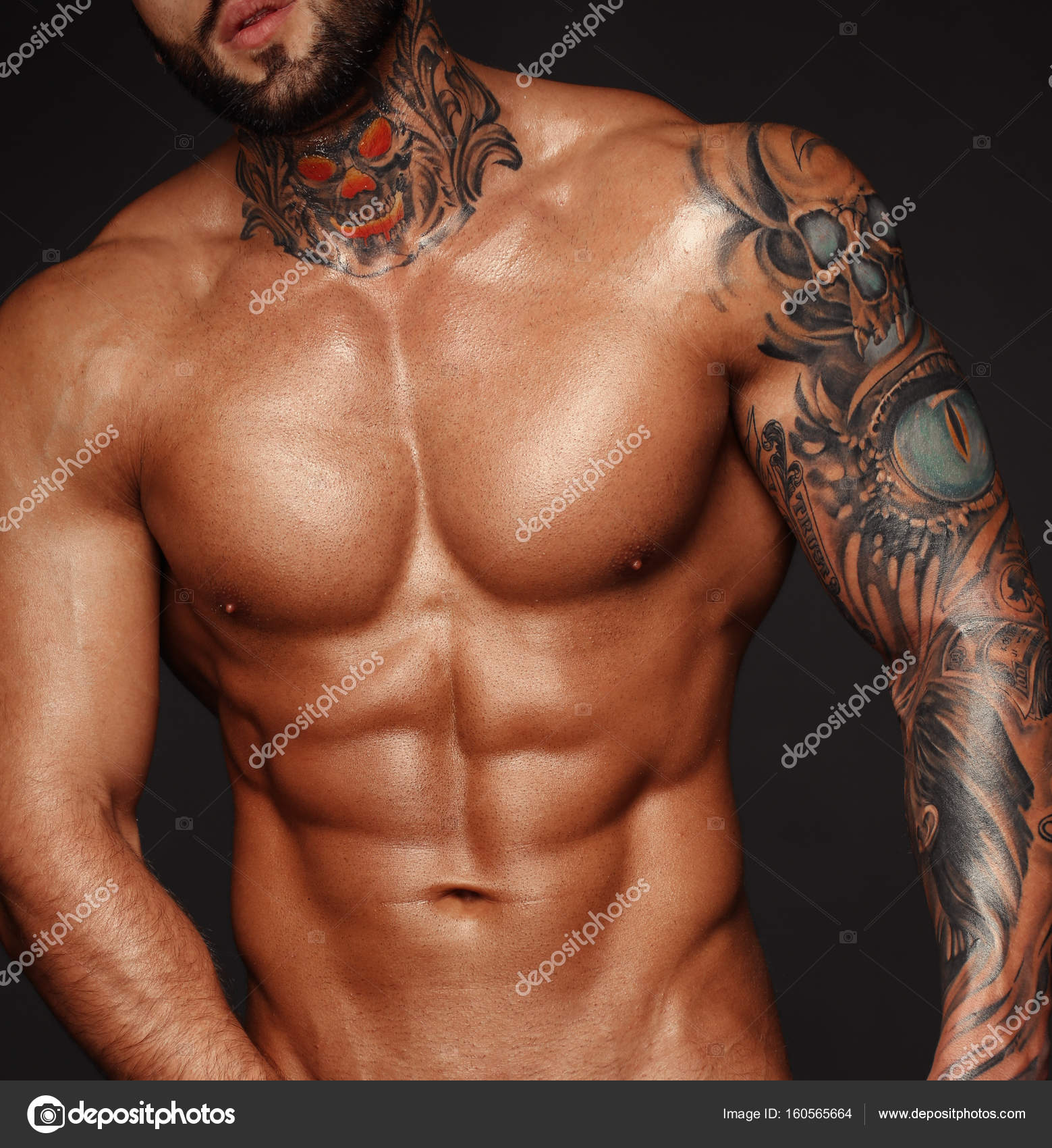美しい目を持つハンサムなトップレス男性モデルのセクシーなクローズ アップの肖像画 セクシーな男や筋肉マッチョ 筋肉トルソ ボディの 6 パックと白で黒い背景に Abs ポーズのボディービルダー ストック写真 C Littlekzaka Gmail Com