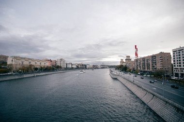 Rusya, Moskova, 13 Ekim 2017: Cityscape şehir. Yaz sezonu. Parlama ışık ile içerik görüntü Retro tarzı