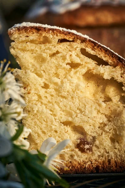 Traditionelles russisches Osterquark-Dessert. Orthodoxe Pascha, kulich Kuchen auf dem Tisch. — Stockfoto