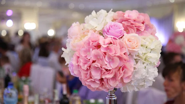 Bouquet Con Fiori Nella Sala Ballo — Foto Stock
