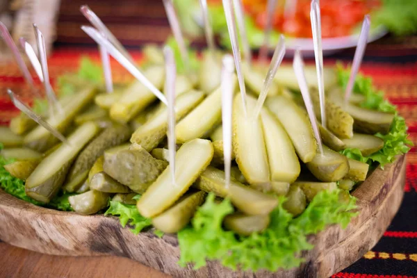 Sebzeli salatalıklar.