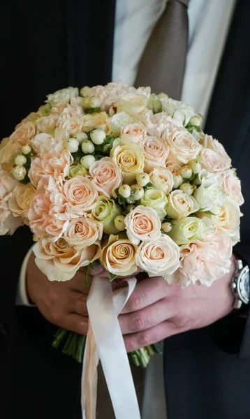 Nagyon Szép Esküvői Csokor Rózsákkal — Stock Fotó