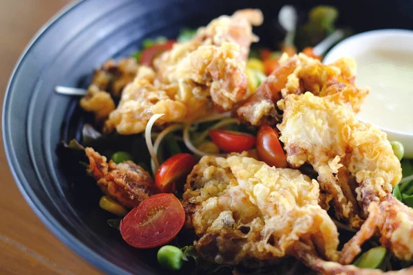 Yumuşak Kabuklu Yengeç Salatası