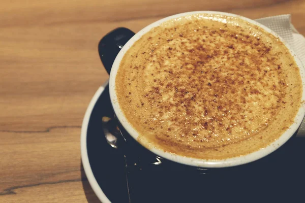 Primo Piano Caffè Cappuccino Caldo Tazza Nera Tono Vintage — Foto Stock