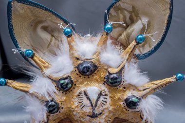 Güzel kabarık canavar bebek