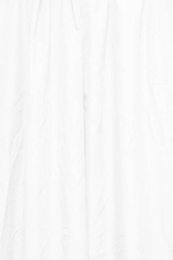 Soyut arka plan izole edildi. Soyut beyaz dalgalar. Perdeden el salla. Beyaz dalga arkaplanı.