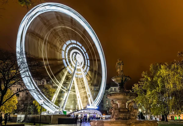 Budapeşte Nin Gözü Bir Aralık Akşamında Dönüyor — Stok fotoğraf