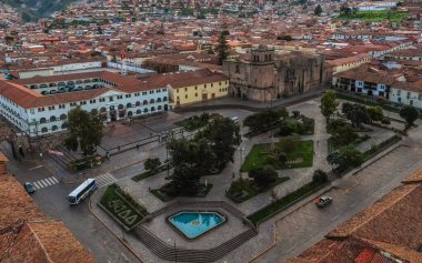 Cusco, Peru 'dan Saint Francis Meydanı' na gündüz görüşü