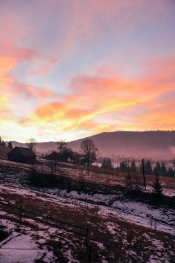 Karpat Dağları'nda fantastik şafak