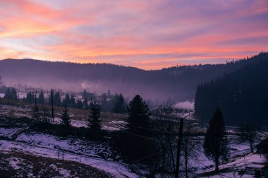 Karpat Dağları'nda fantastik şafak