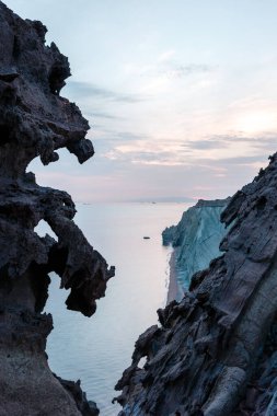 İran 'daki volkanik ada Hormuz, Hormozgan eyaleti, inanılmaz Mars manzarası, başka bir gezegen.