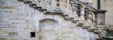 Orta Çağ şatosunun eski taş duvarı 