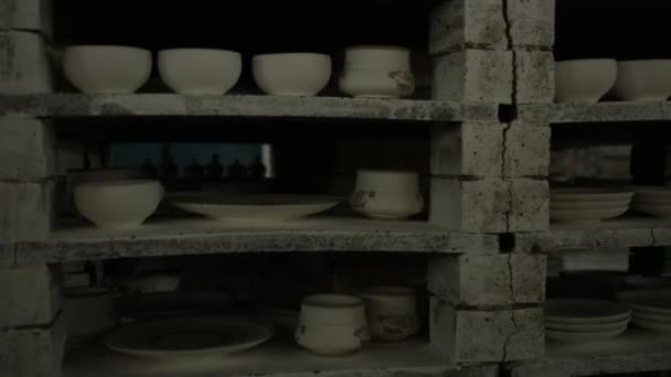 Loja Fogões Cremalheira Móvel Com Louça Barro Assada Panorama Circular — Vídeo de Stock