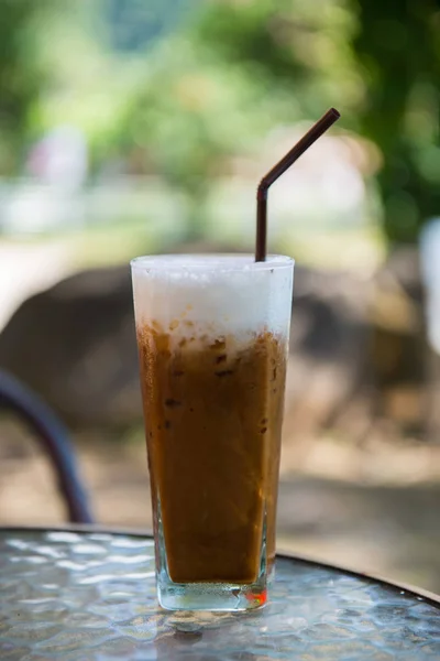 Bardaklarda buzlu kahve