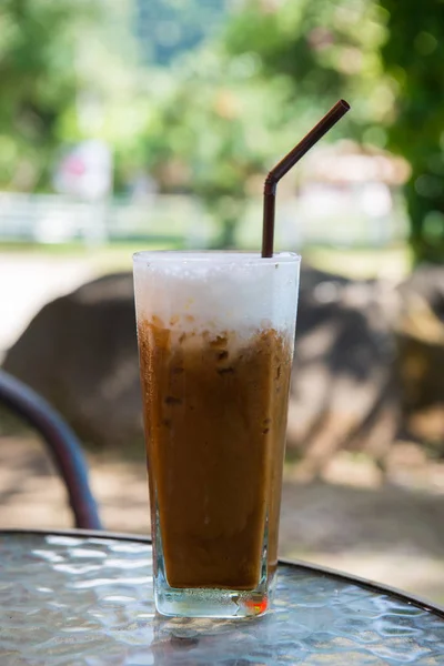 Bardaklarda buzlu kahve