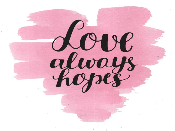 Aşk her zaman umut suluboya arka plan üzerinde yapılan yazı el. — Stok fotoğraf